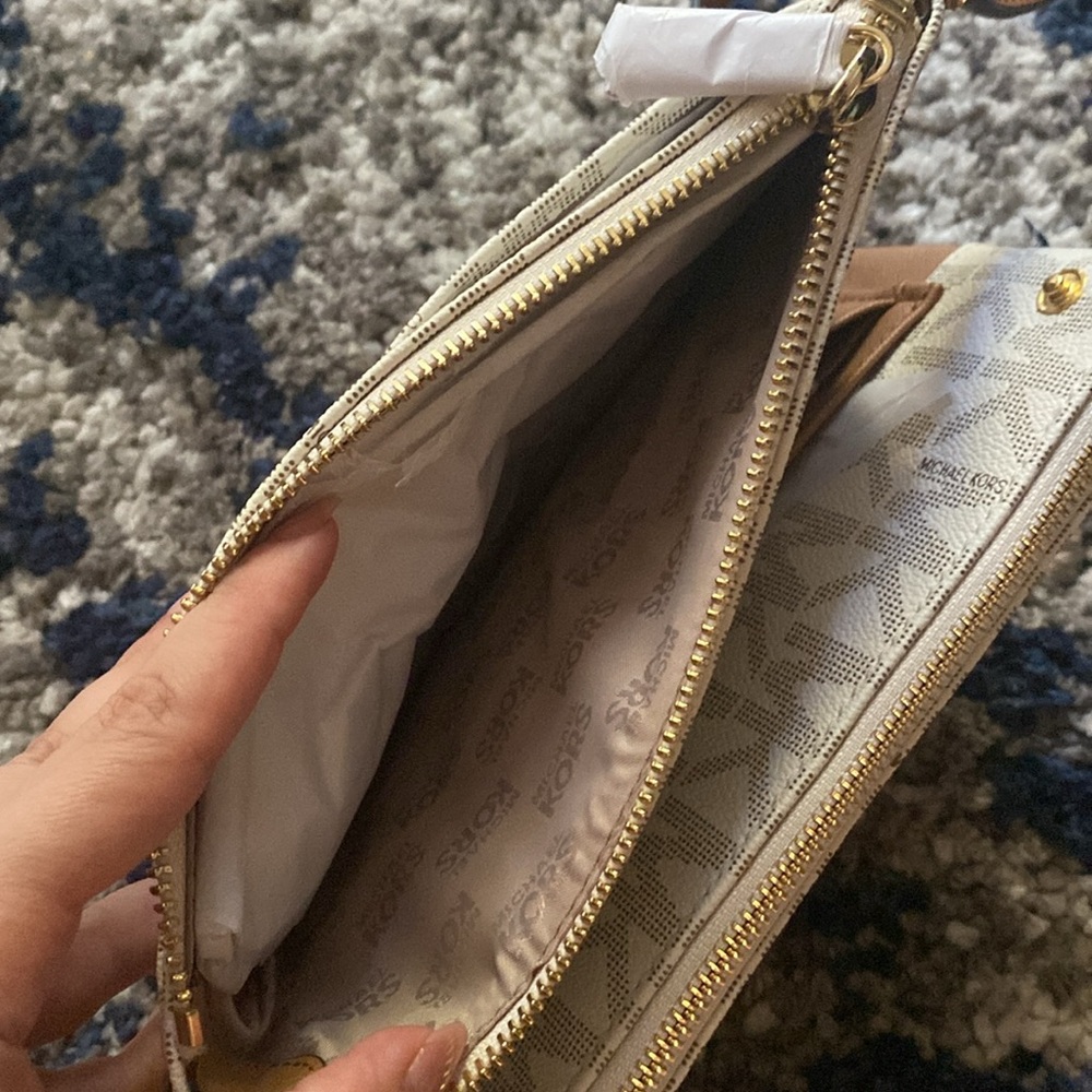Micheal kors white/vanilla crossbody bag - Picture 5 of 9